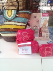Regalo de neceser BOURJOIS por compra de dos o más productos